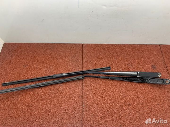 Поводок стеклоочистителя передний Skoda Octavia A7