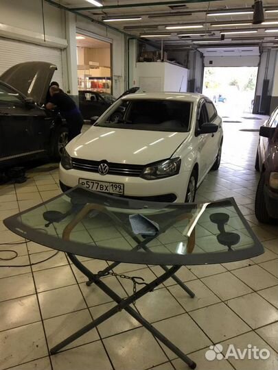 Лобовое стекло на Фольксваген Поло