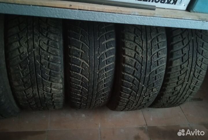 Kumho I'Zen Stud Snow KW11 225/60 R17