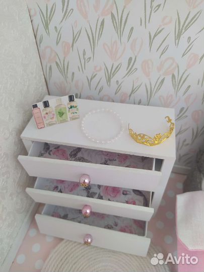 Кукольный домик с мебелью