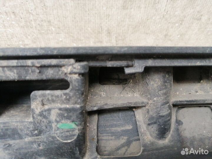 Накладка порога правая 3C8 853 856 E Volkswagen