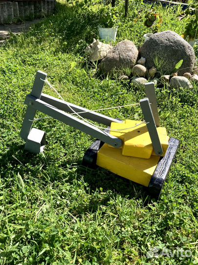 Детская игрушка экскаватор