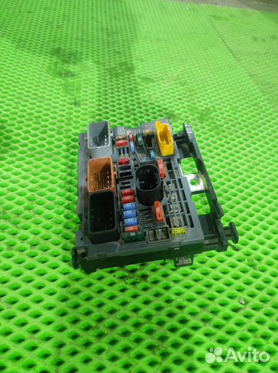 Блок предохранителей BSM Peugeot 308