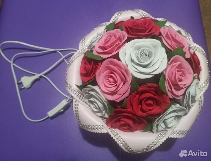 Светильник из роз фоамирана