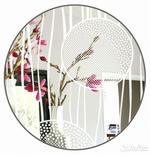 Зекало с орнаментом