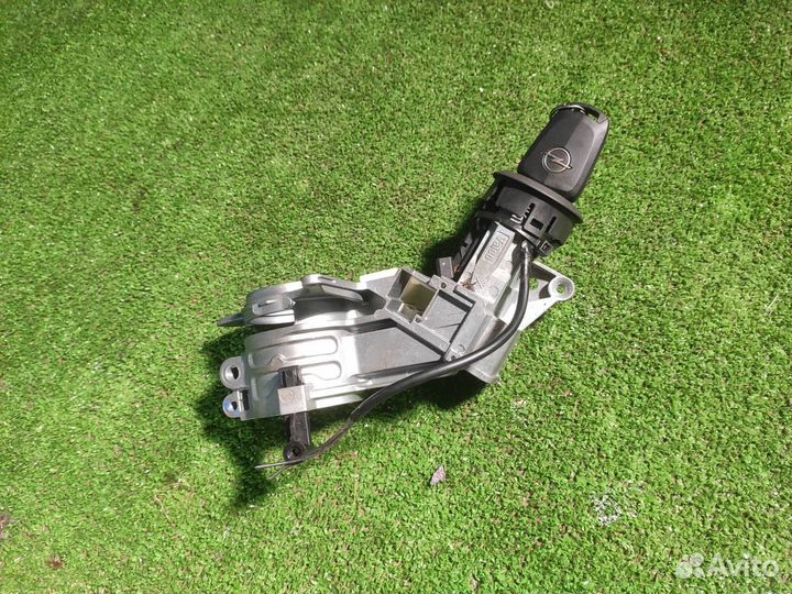 Замок зажигания Opel Astra H седан 1.6 2008