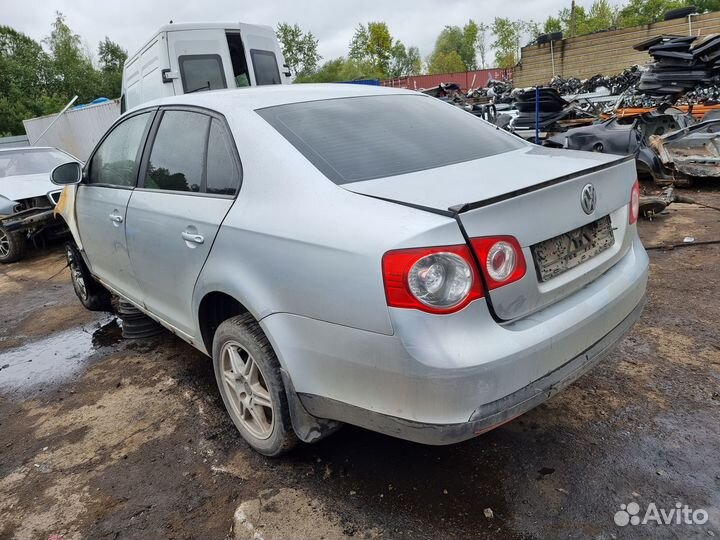 Кузов кусок Vw Jetta 5 джетта V серебристый 2008г