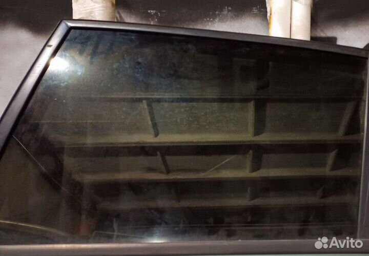 Стекло двери задней левой Renault Megane