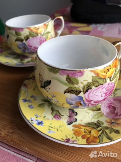 Чайные чашки с блюдцами фарфоровые