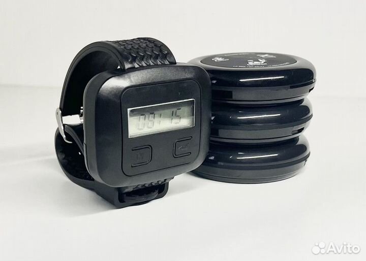 Часы и кнопки вызова официанта в ассортименте