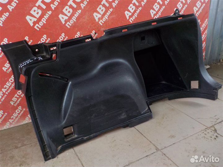 Обшивка багажника задняя правая Subaru Forester