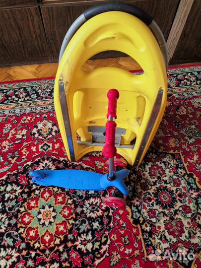 Самокат детский и санки