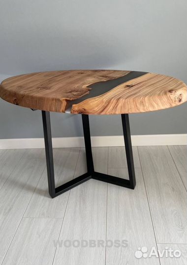 Стол из Эпоксидной смолы и слэба с завода