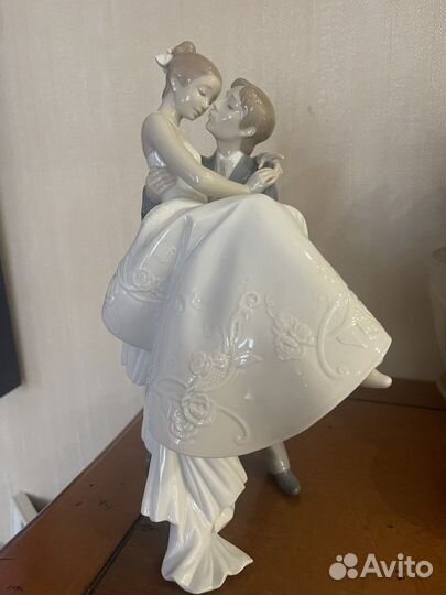 Фарфоровая статуэтка lladro