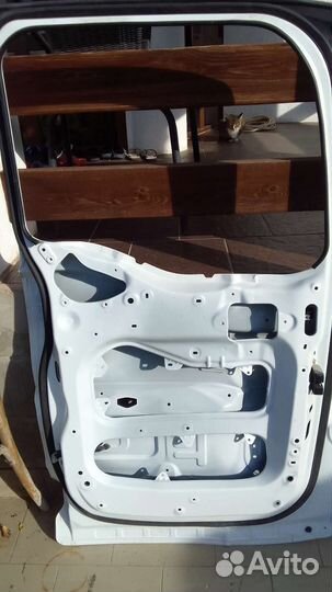 Крышка багажника на honda stepwgn