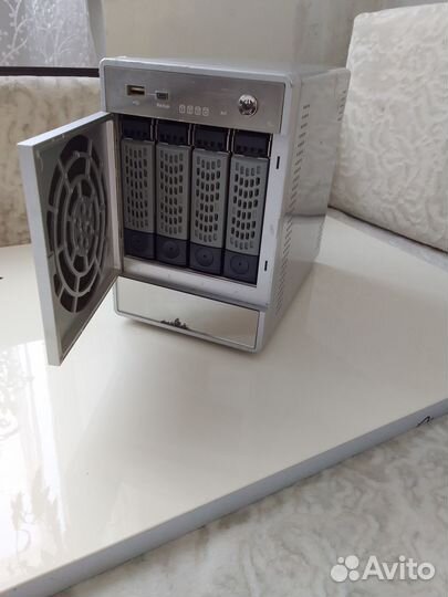 Сетевое хранилище nas nengear NVR4000