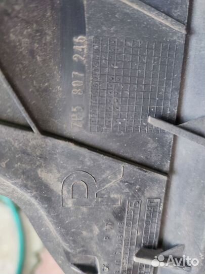 Решетка переднего бампера 7P5807246