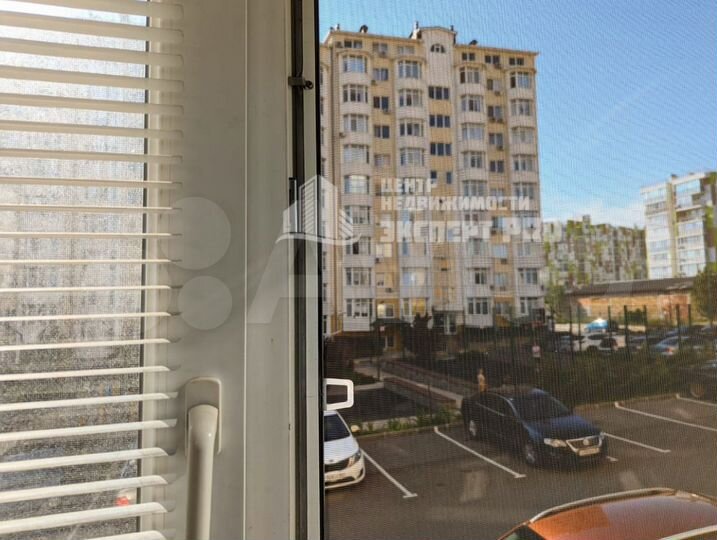 2-к. квартира, 52 м², 1/10 эт.