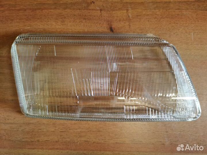 Стекло фары правое Audi A4 1995-1999