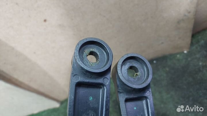 Поводок стеклоочистителя правый,левый Sportage 3