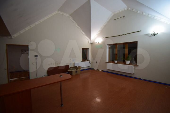 Дом 323 м² на участке 5,5 сот.