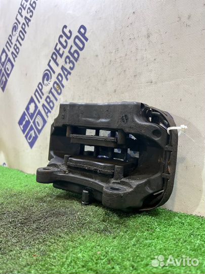 Суппорт задний правый Volkswagen Touareg кроссовер