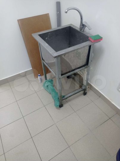 Помещение под общепит или салон красоты с водой и