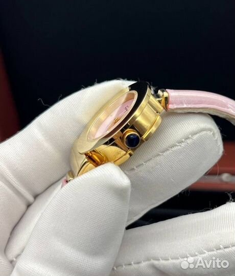 Женские кварцевые часы Salvatore Ferragamo