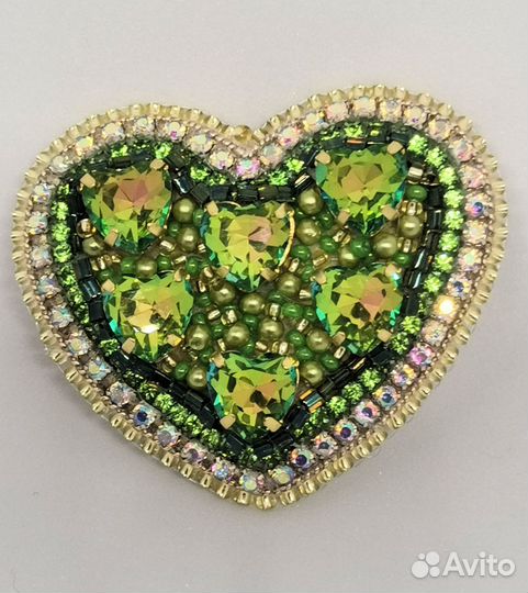 Брошь ручной работы из бисера