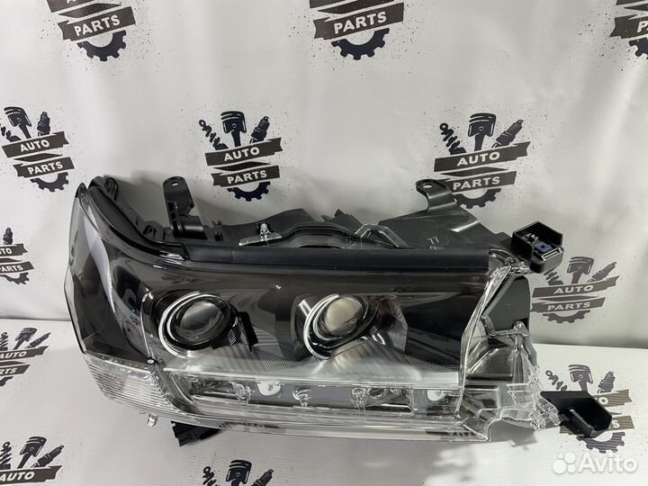 Фара правая Toyota Land Cruiser 200