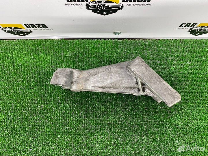 Кронштейн двигателя