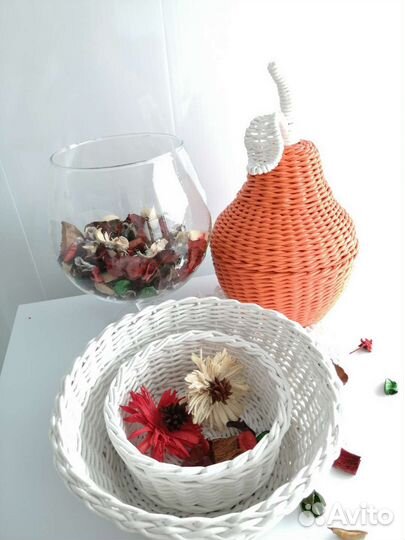 Плетеные корзинки фрукты
