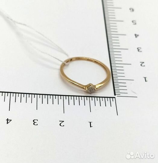 Золотое кольцо с бриллиантом 17р