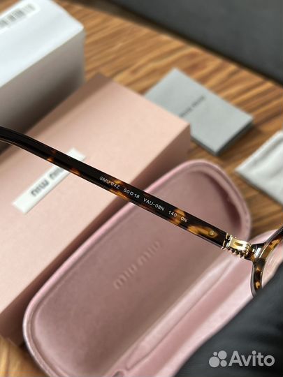 Очки Miu Miu Regard Sunglasses