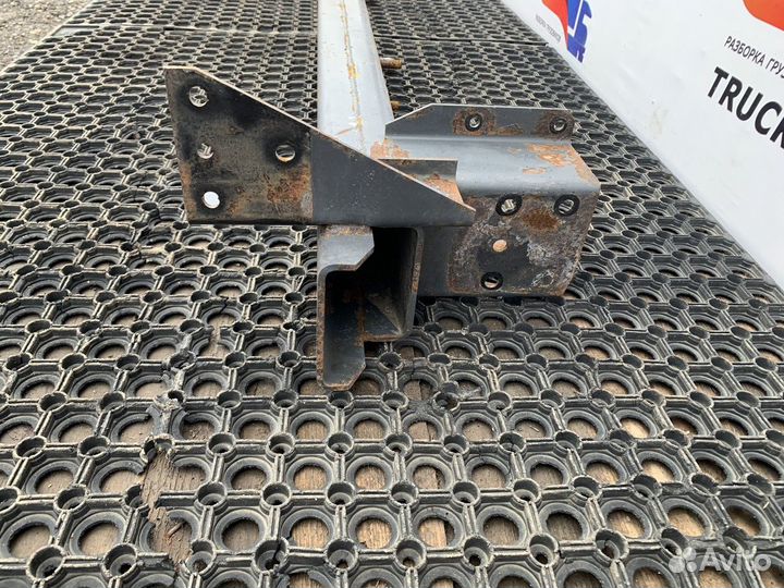 1674548 Усилитель переднего бампера