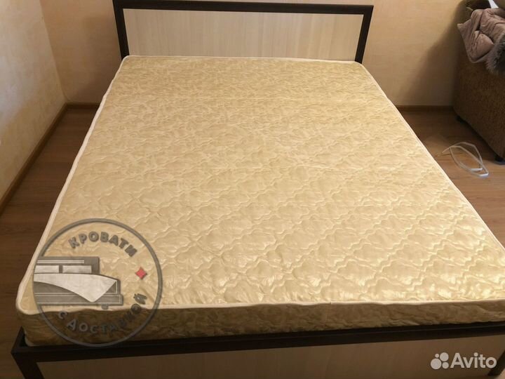 Кровать двуспальная с матрасом