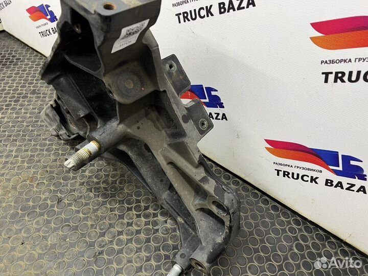 Кронштейн буксировочный левый Volvo FH