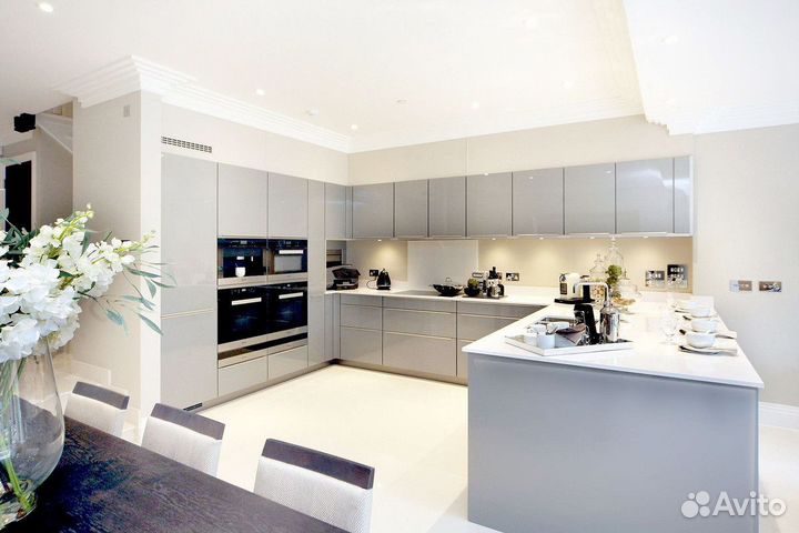 Кухня с фасадами без ручек