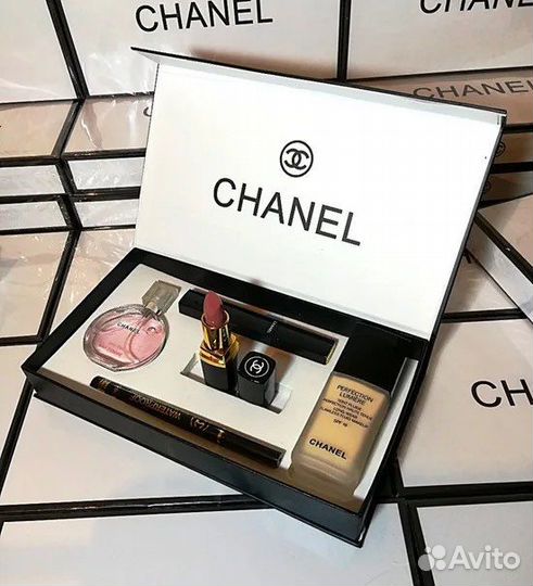 Наборы Chanel 5в1 на подарок (2 вида)