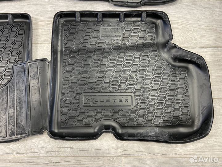 Оригинальные резиновые ковры Renault Duster 1