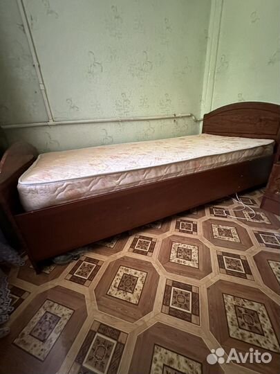 Кровать
