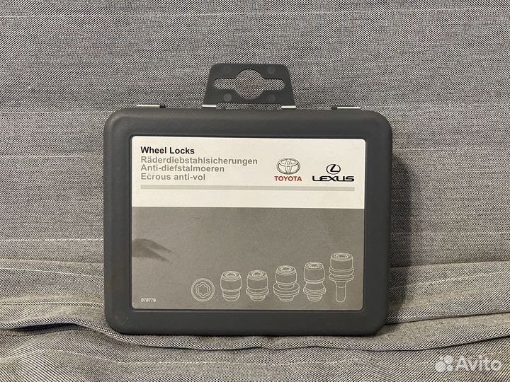 Оригинальные секретки Toyota LC 300 M14 x 1,5