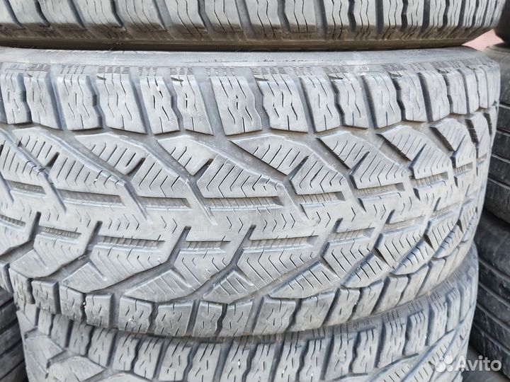 Kormoran Snow 235/45 R18 98V