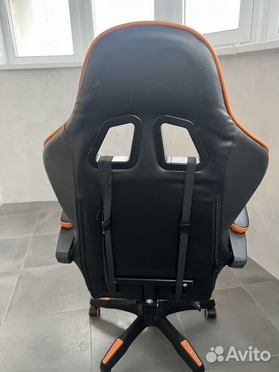 Компьютерное кресло геймера