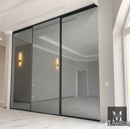 Книжный шкаф