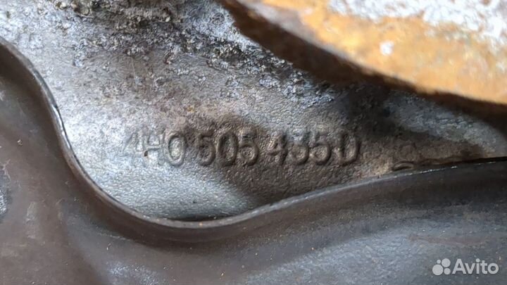 Ступица (кулак, цапфа) левая задняя Audi A8 (D4)