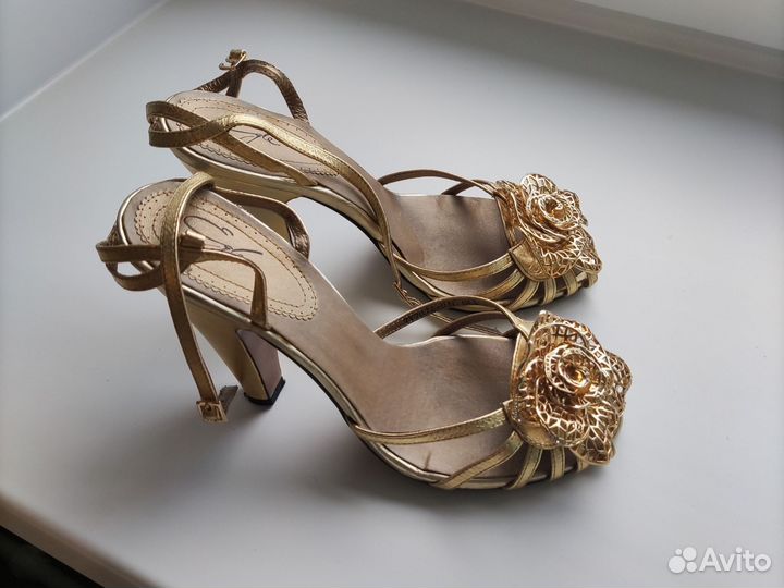 Босоножки женские кожа золото