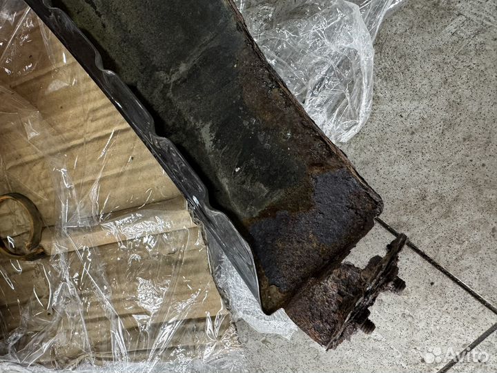 Крыло переднее Левое WV Passat B6 седан черное