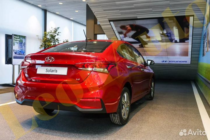 Крышка багажника Hyundai Solaris 2 Красная