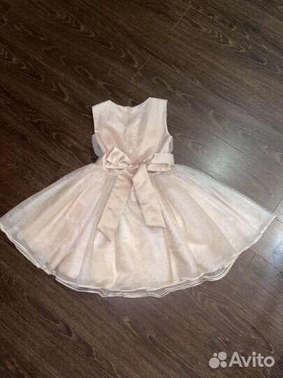 Платье нарядное и пышное, на выпускной